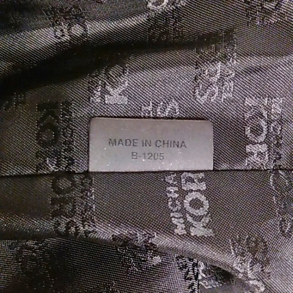 👜Must See! Gorgeous MICHAEL KORS Black Python Embossed Leather Shoulder H… - Picture 7 of 16